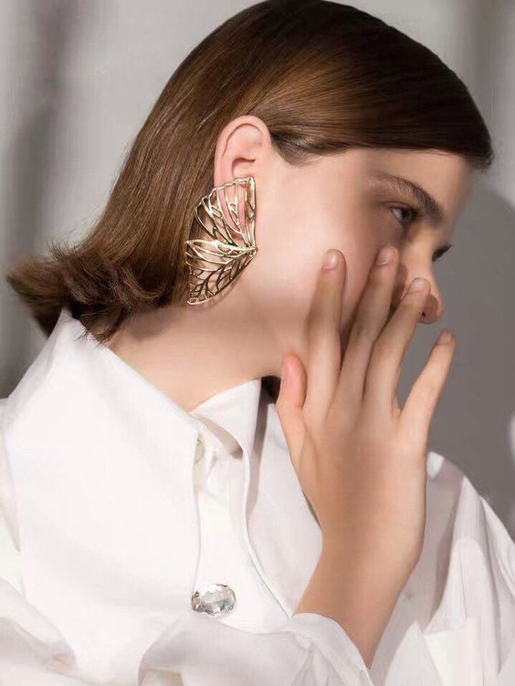 GOLDEN BUTTERFLY EARRINGS