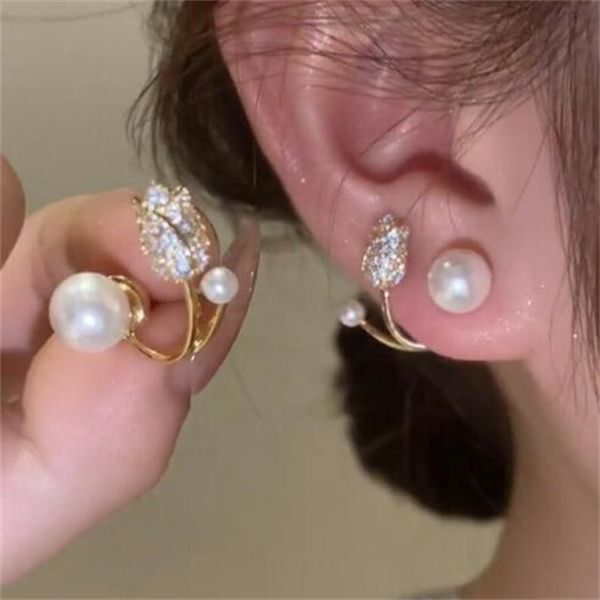 FLOWER STUD EARRINGS